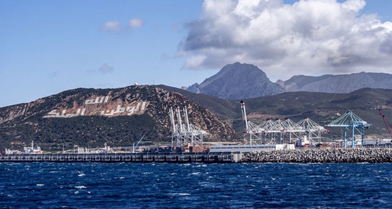تحسن أحوال الطقس يُعيد الملاحة البحرية بين موانئ شمال المغرب وجنوب إسبانيا