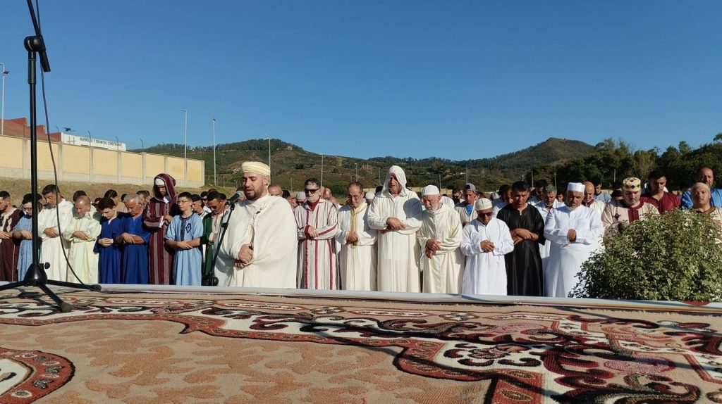 إقامة صلاة العيد في منتزه لوما مارغريتا في مدينة سبتة المحتلة 