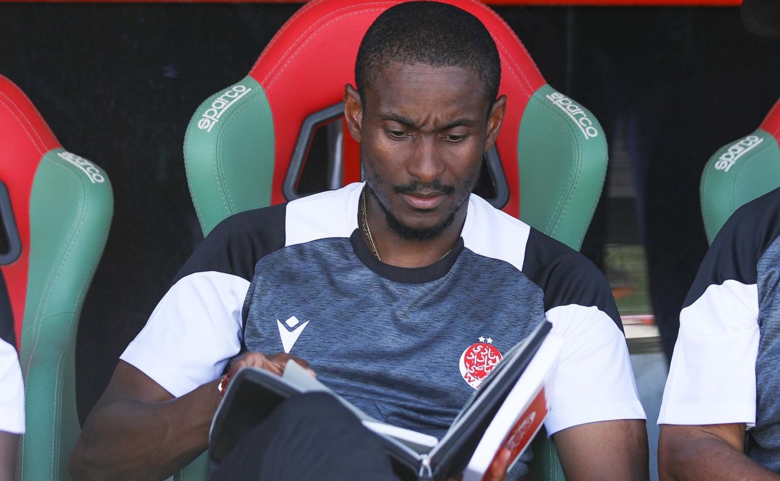 لاعب بارز يغادر الوداد وموكوينا يُرَحل 10 أسماء دفعة واحدة