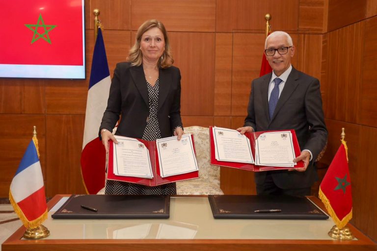 المغرب وفرنسا يوقعان بروتوكول تعاون برلماني لتعزيز العلاقات الثنائية