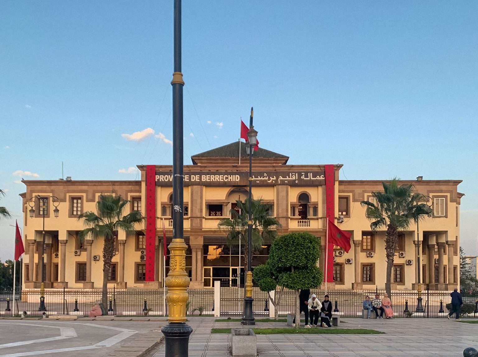 الجالية المغربية تدعو لتدخل ملكي لإنصافهم في ملف عقاري “يشوبه الغموض”