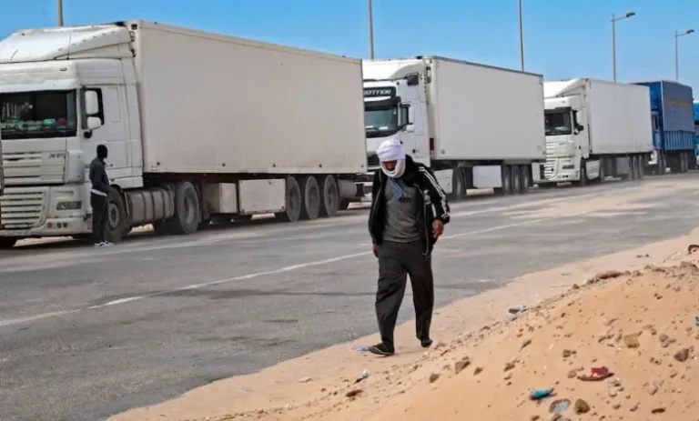 تنظيم موال لـ”القاعدة” يتبنى هجوما استهدف شاحنات مغربية بين مالي وموريتانيا