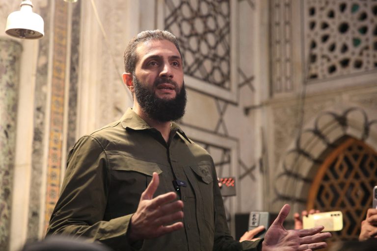 الشرع يُحذر من حرب أهلية في سوريا