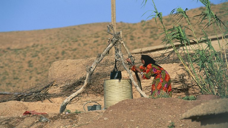 مركز أبحاث أمريكي يضع يده على جراح الفوارق المجالية وغياب التنافسية بالمغرب