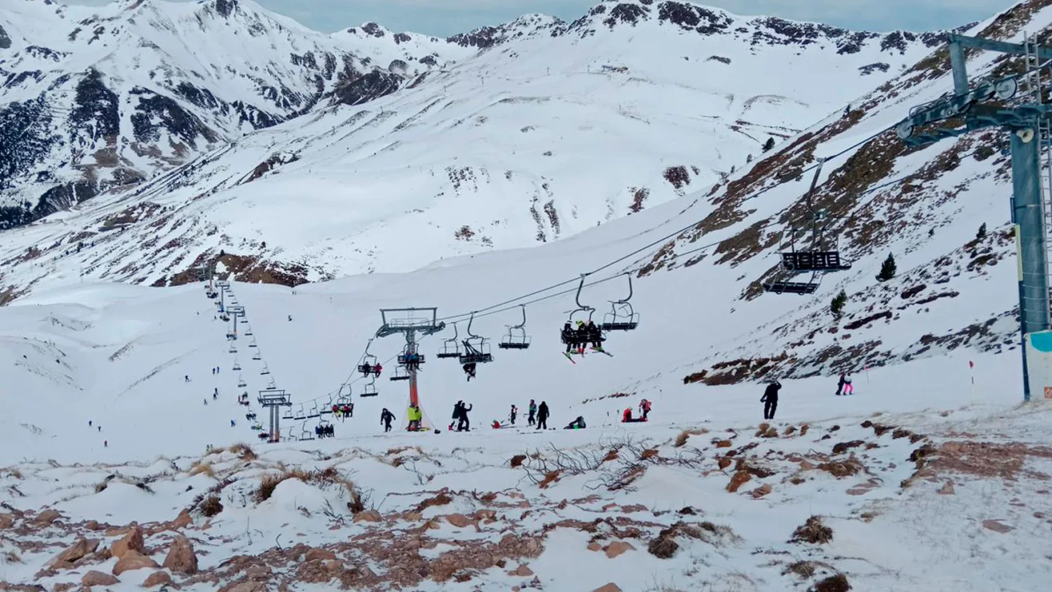 طقس السبت بالمغرب: أمطار وثلوج متفرقة