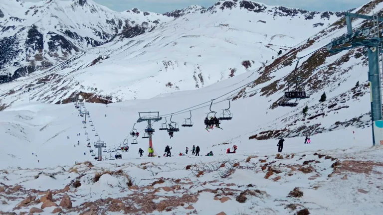 طقس السبت بالمغرب: أمطار وثلوج متفرقة