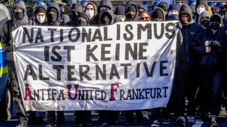 مظاهرات رافضة لمشروع قانون مناهض للهجرة رفضه البرلمان الألماني