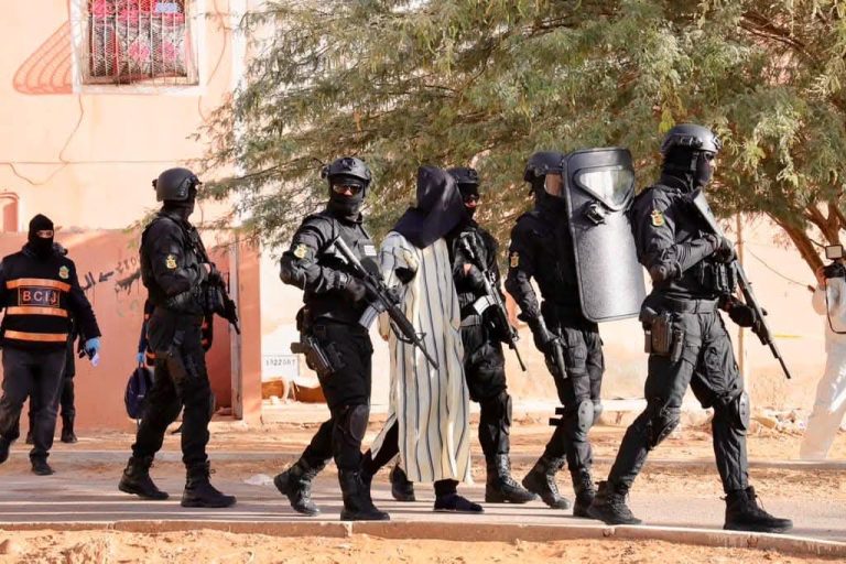 هل تسهل الأمية استقطاب الجماعات الإرهابية لأفرادها؟