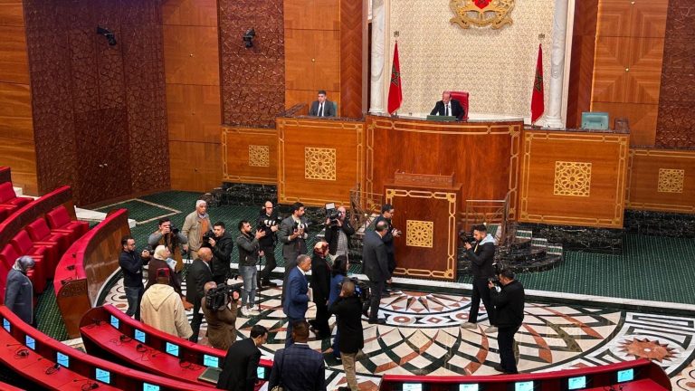 تصعيد نقابي ضد الحكومة.. انسحابات واحتجاجات رفضا لقانون الإضراب الجديد