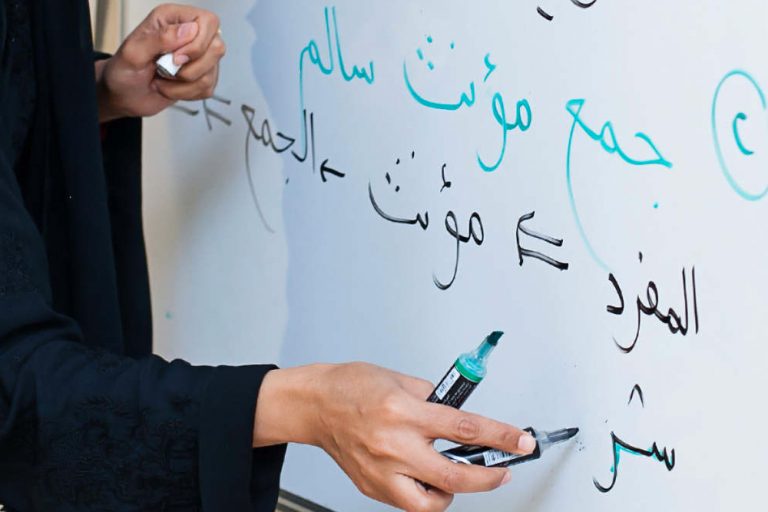 من أجل المغاربة.. مسؤولون إسبان يتعلمون اللغة العربية