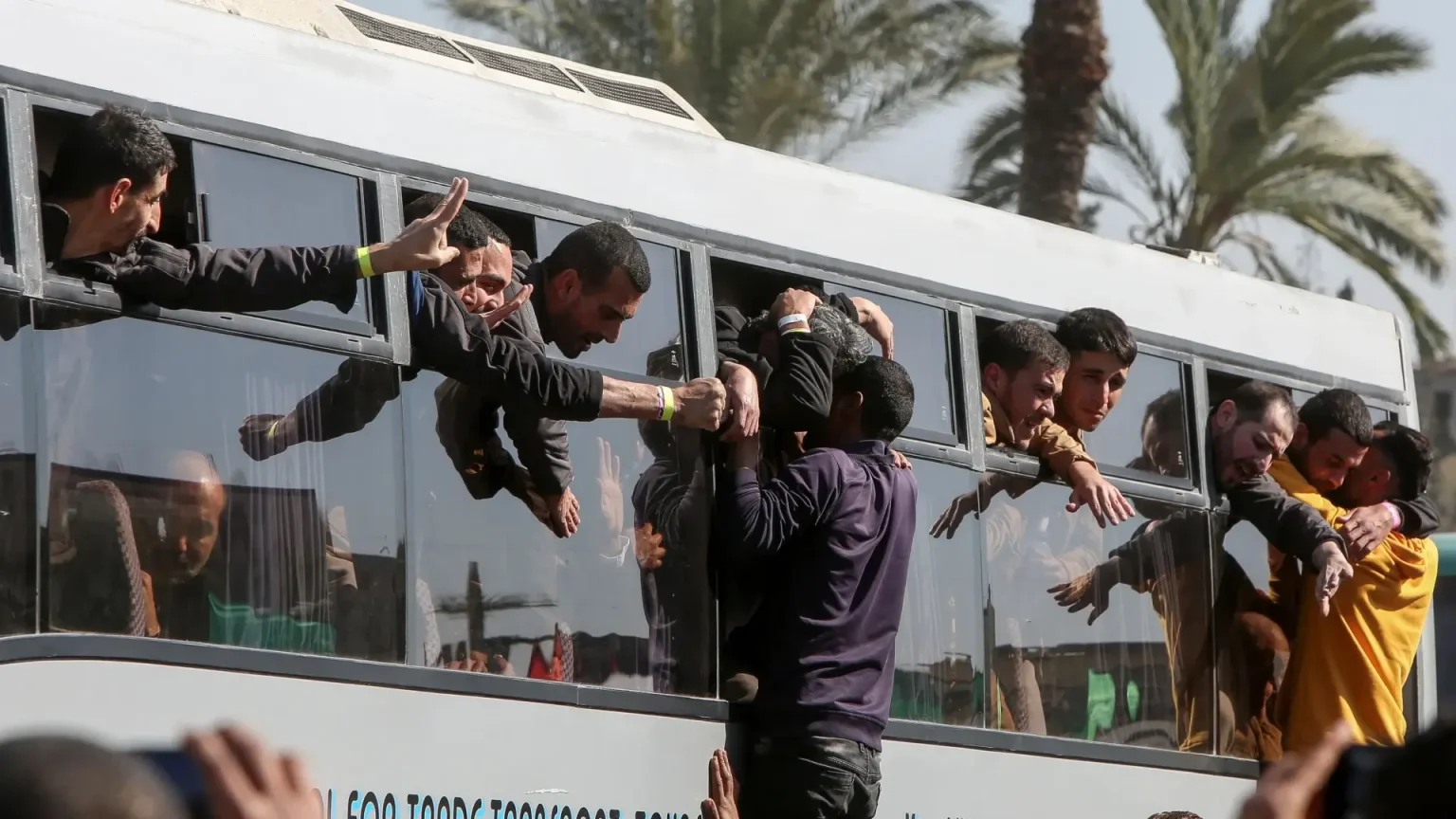 بعد إخلال إسرائيل.. الكشف عن موعد إطلاق الأسرى الفلسطينيين