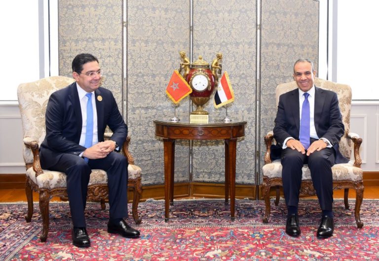 القمة العربية تشكر المغرب وبوريطة يُناقش عبد العاطي