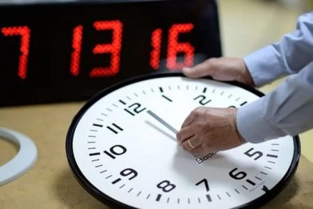 وزارة التربية الوطنية تدعو المؤسسات التعليمية للعودة إلى التوقيت القانوني
