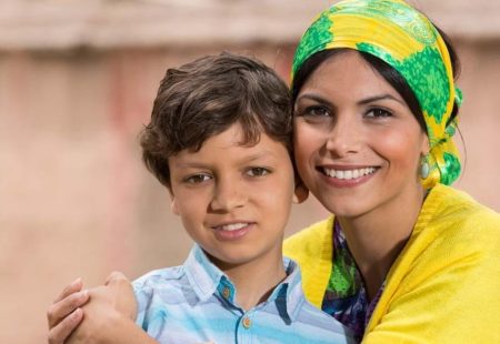بطل مسلسل “مقطوع من شجرة” يُرزق بمولوده الأول