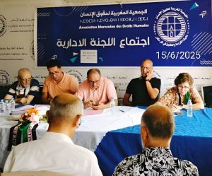 صورة توثق لاجتماع اللجنة الإدارية للجمعية المغربية لحقوق الإنسان