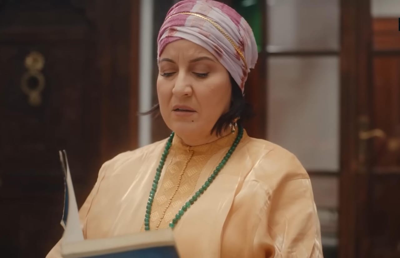 صورة توثق لدور الفنانة ماجدة بنكيران في "دمليج زهيرو"