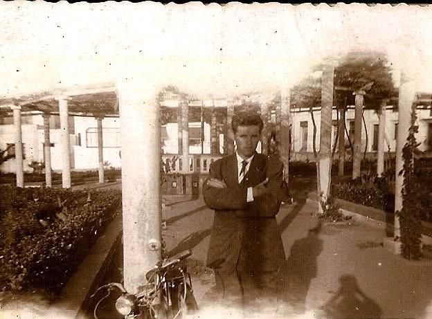 صورة تاريخية لرجل في "الشرفة الأطلسية"