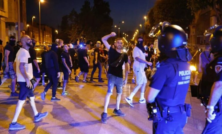 الاشتراكيون وبوديموس يقاضيان زعيم “فوكس” في مورسيا بتهمة التحريض ضد المغاربة