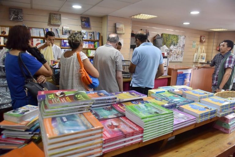 الناشرون يخلفون موعدهم بتوفير كتب الريادة بعد مرور شهرين عن الدراسة!