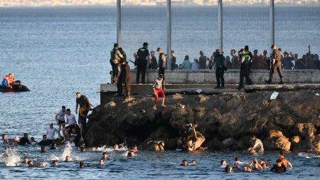 نهائي المونديال يضع سبتة في حالة استنفار أمني خشية محاولات هجرة جماعية