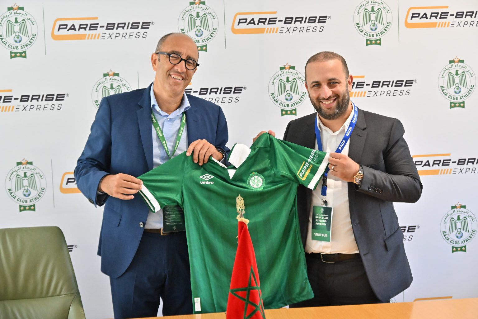 الرجاء الرياضي يوقع اتفاقية شراكة مع “بار بريز إكسبريس”
