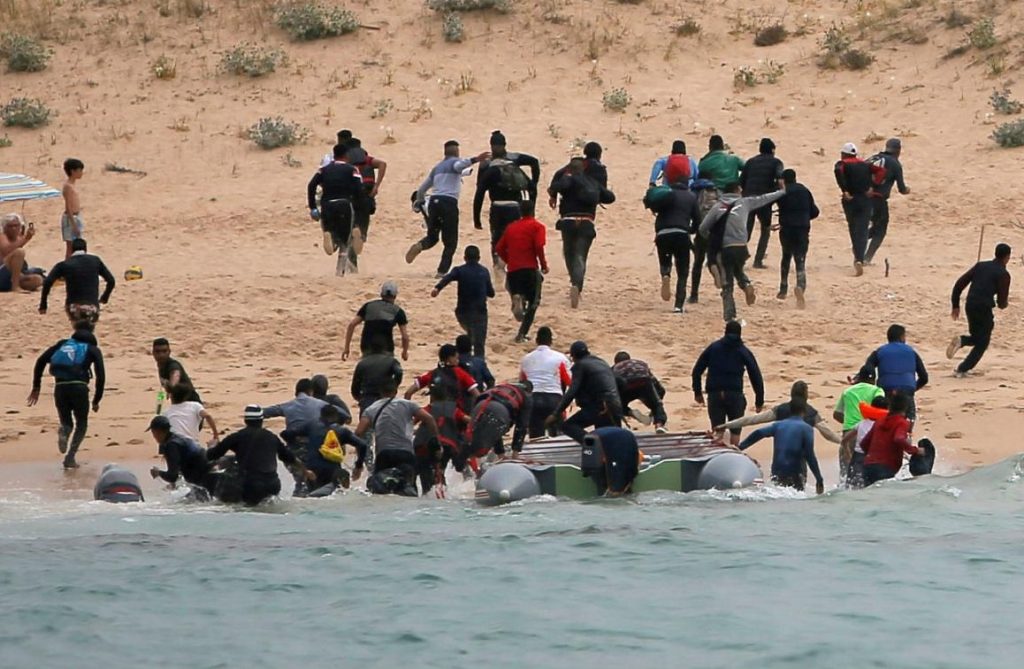 دراسة ميدانية: 42,7% من الشباب يفكرون في الهجرة خارج المغرب
