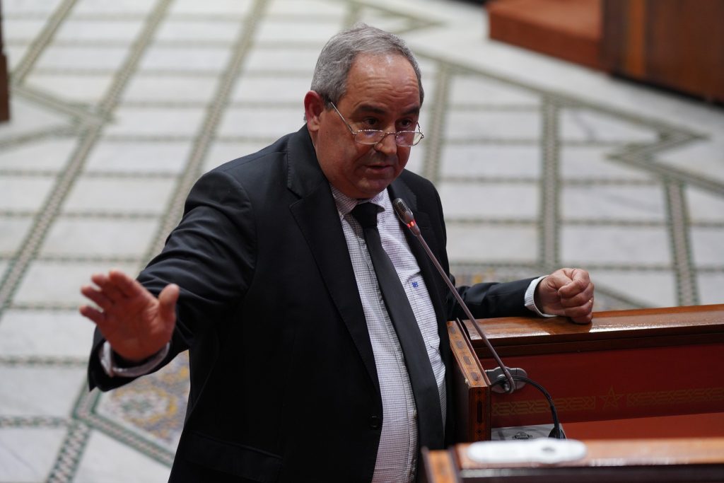 وضع مجانية التعليم بين قوسين.. ميداوي يغضب “الموظفين” بفرض “المال” مقابل الشواهد