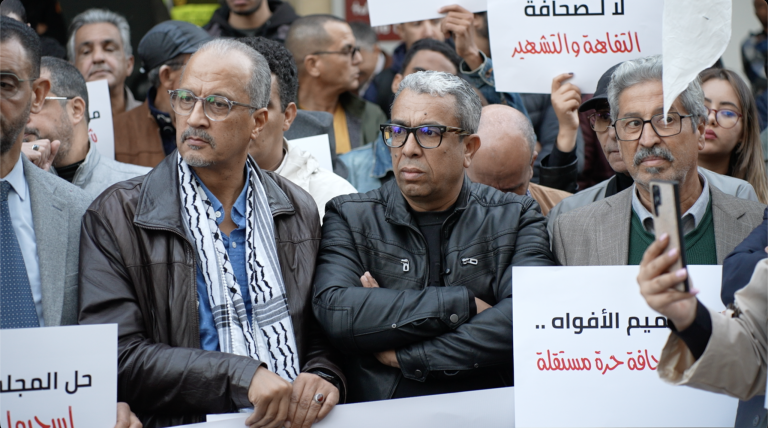 بحضور المهداوي.. حضور لافت للصحفيين في وقفة المطالبة ب”حلّ المجلس الوطني للصحافة”