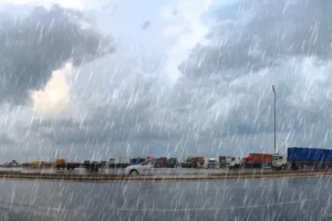 نشرة إنذارية: المطر يعود إلى المغرب ابتداء من الأحد