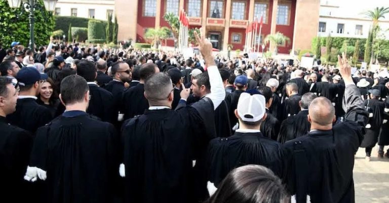 “اختلاف الرؤى” يطبع معركة المحامين ضد قانون المهنة