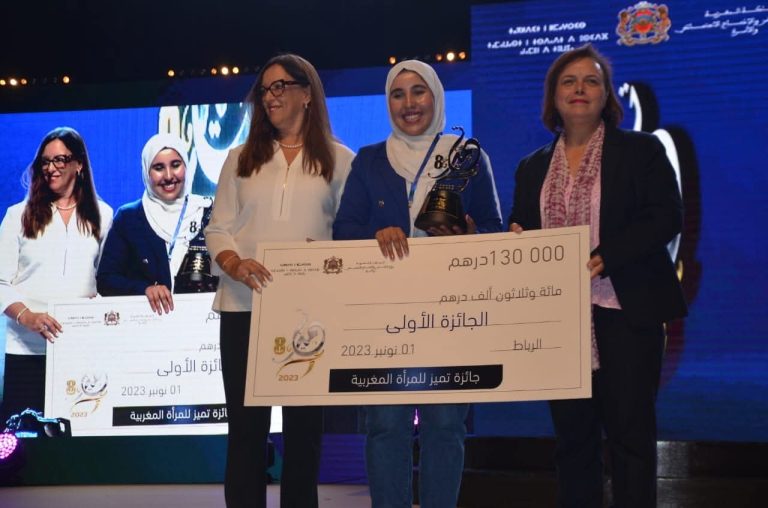 بدأتها في 18 سنة بمنحة دراسية.. قصة فتاة من أغبالة حولت تفاحا مصابا بالعثة إلى تعاونية تشغل 30 أرملة!