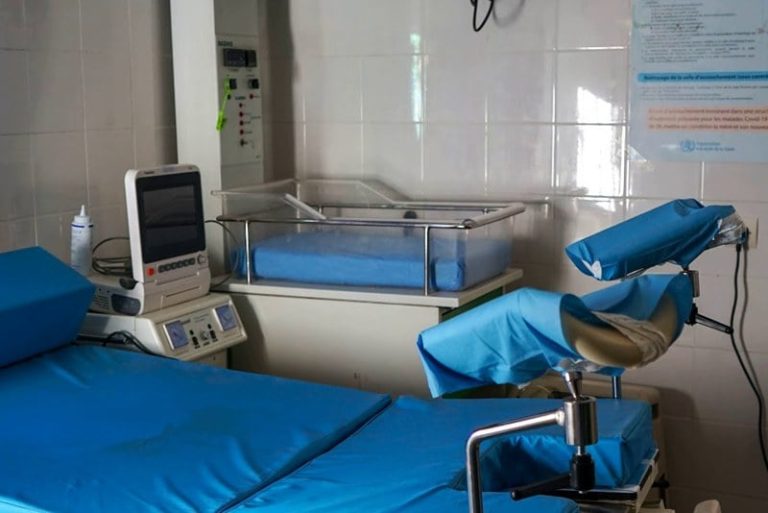 طبيب يكشف ل”سفيركم” سلبيات وإيجابيات مرسوم طلبة كليات الطب