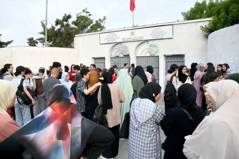 الأمهات أمام مراكز الباكالوريا.. دعم أسري أم قلق اجتماعي متزايد؟