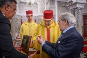 أمام الملك.. والي بنك المغرب يستعرض مؤشرات الاقتصاد الوطني لسنة 2025