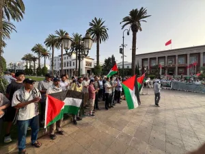 من أمام البرلمان.. جبهة دعم فلسطين تطالب بانسحاب المغرب من “مجلس السلام”