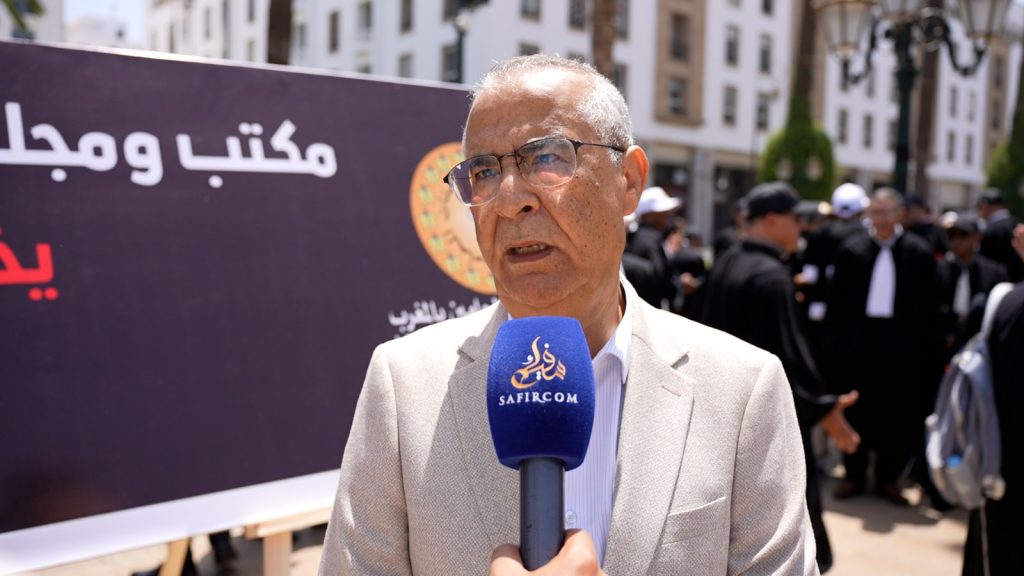من اعتصام المحامين.. العزيز لـ”سفيركم”: مشروع وهبي يختزل رسالة المحامي في منطق المقاولة
