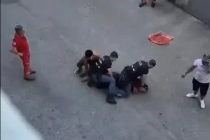 بعد وفاة مهاجر مغربي.. سيكوك: صعود اليمين المتطرف في أوروبا يحول المهاجرين إلى ضحايا للعنف