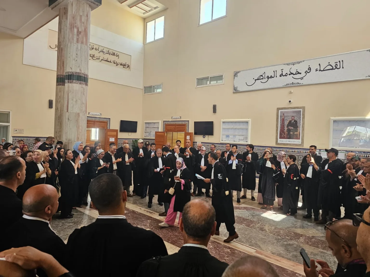 المحامون يتشبثون بالتصعيد بالرغم من إحالة القانون على “الدستورية”