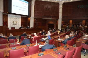 يتقدمهم “الاتحاديون”.. هل تحولت المؤسسات الدستورية إلى محطة ثانية في المسار المهني للوزراء والسياسيين؟