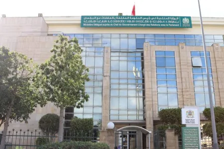 “اقتحام المكاتب” و”كاميرات أمام مراحيض النساء”.. احتقان غير مسبوق بوزارة العلاقات مع البرلمان