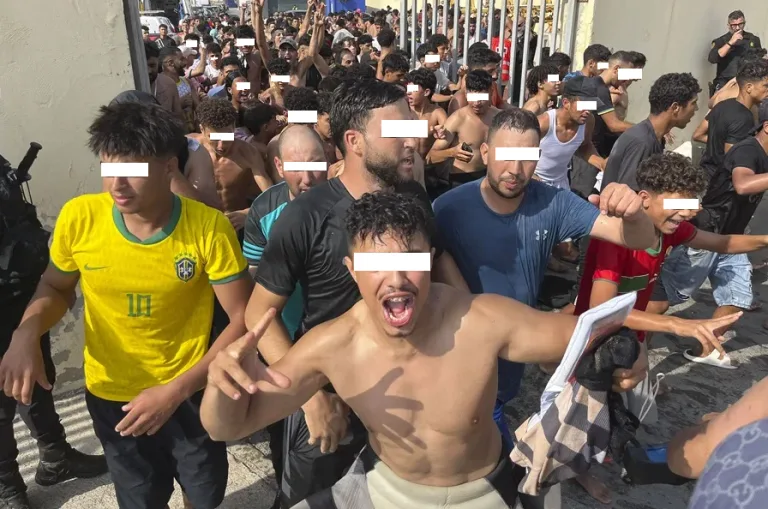 وزير الداخلية الإسباني يتوجه إلى سبتة وسط أزمة هجرة غير مسبوقة