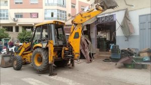إزالة واقيات الشمس عن محلات الرباط يغضب التجار.. والبيجيدي يدخل على الخط