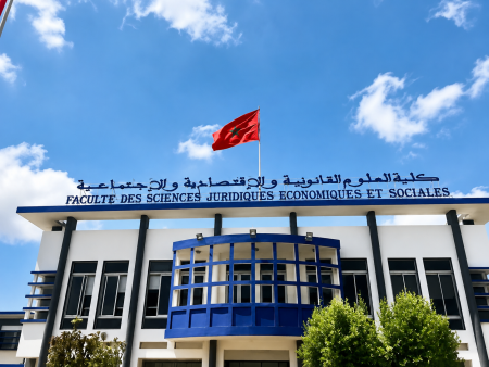 “ضيعنا فرصا مهنية”.. طلبة الماستر بعين السبع يحتجون ضد تأخير شواهد النجاح