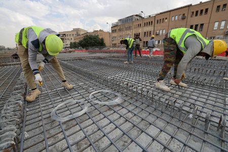 تقرير: استيراد المعدات لمشاريع مونديال 2030 يهدد بتفاقم العجز التجاري للمغرب