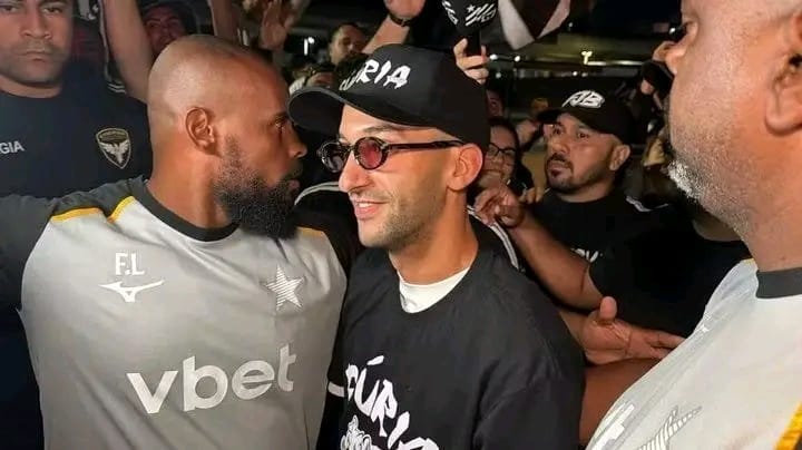 وسط استقبال جماهيري كبير.. زياش يصل إلى ريو دي جانيرو تمهيدا لانضمامه إلى بوتافوغو