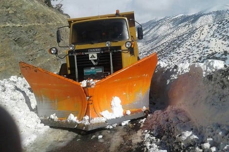 بعد فك العزلة عن الساكنة.. موظفو الأشغال العمومية بصفرو ينتظرون مستحقاتهم