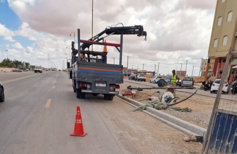 إنارة تيزنيت تثير انتقادات حقوقية ومعارضة المدينة ترصد “لسفيركم” اختلالات في الخدمات
