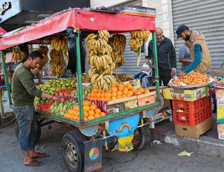 انفراج الأزمة.. بوطاجين يكشف لـ”سفيركم” عن توجه لتخصيص محلات القيسارية القديمة للباعة الجائلين ببرشيد