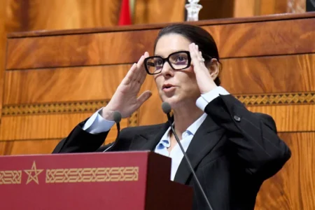 مطالب نقابية تحاصر المنصوري بخصوص الخط البحري الرابط بين طرفاية وجزر الكناري