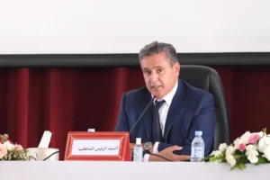 أخنوش يغيب.. وعضو بجماعة أكادير يتساءل: هل الدورات قانونية؟